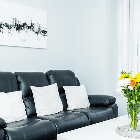 Central Serviced Apartments - 2 Bedroom - Ground Floor - Monthly & Weekly Bookings Welcome - Free Street Parking - 2 Double Beds - Wifi - Smart Tvs In Rooms - Fully Equipped - Heating 24-7 - Contractor & Short Stay Favourite ダンディー エクステリア 写真