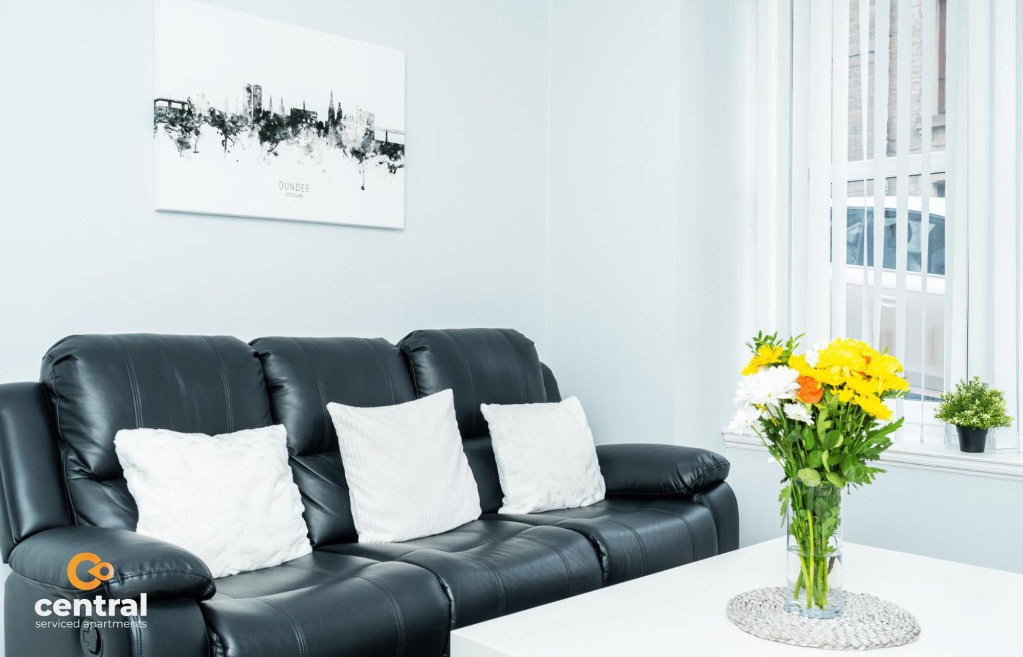 Central Serviced Apartments - 2 Bedroom - Ground Floor - Monthly & Weekly Bookings Welcome - Free Street Parking - 2 Double Beds - Wifi - Smart Tvs In Rooms - Fully Equipped - Heating 24-7 - Contractor & Short Stay Favourite ダンディー エクステリア 写真