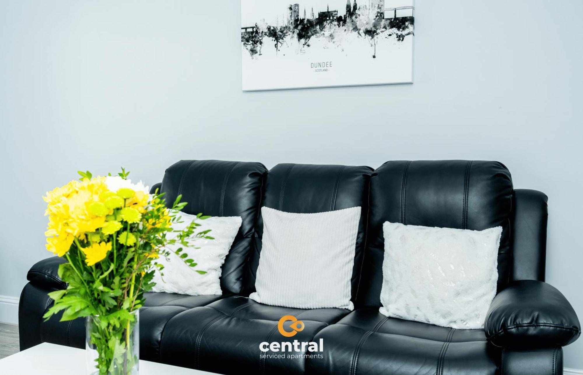 Central Serviced Apartments - 2 Bedroom - Ground Floor - Monthly & Weekly Bookings Welcome - Free Street Parking - 2 Double Beds - Wifi - Smart Tvs In Rooms - Fully Equipped - Heating 24-7 - Contractor & Short Stay Favourite ダンディー エクステリア 写真