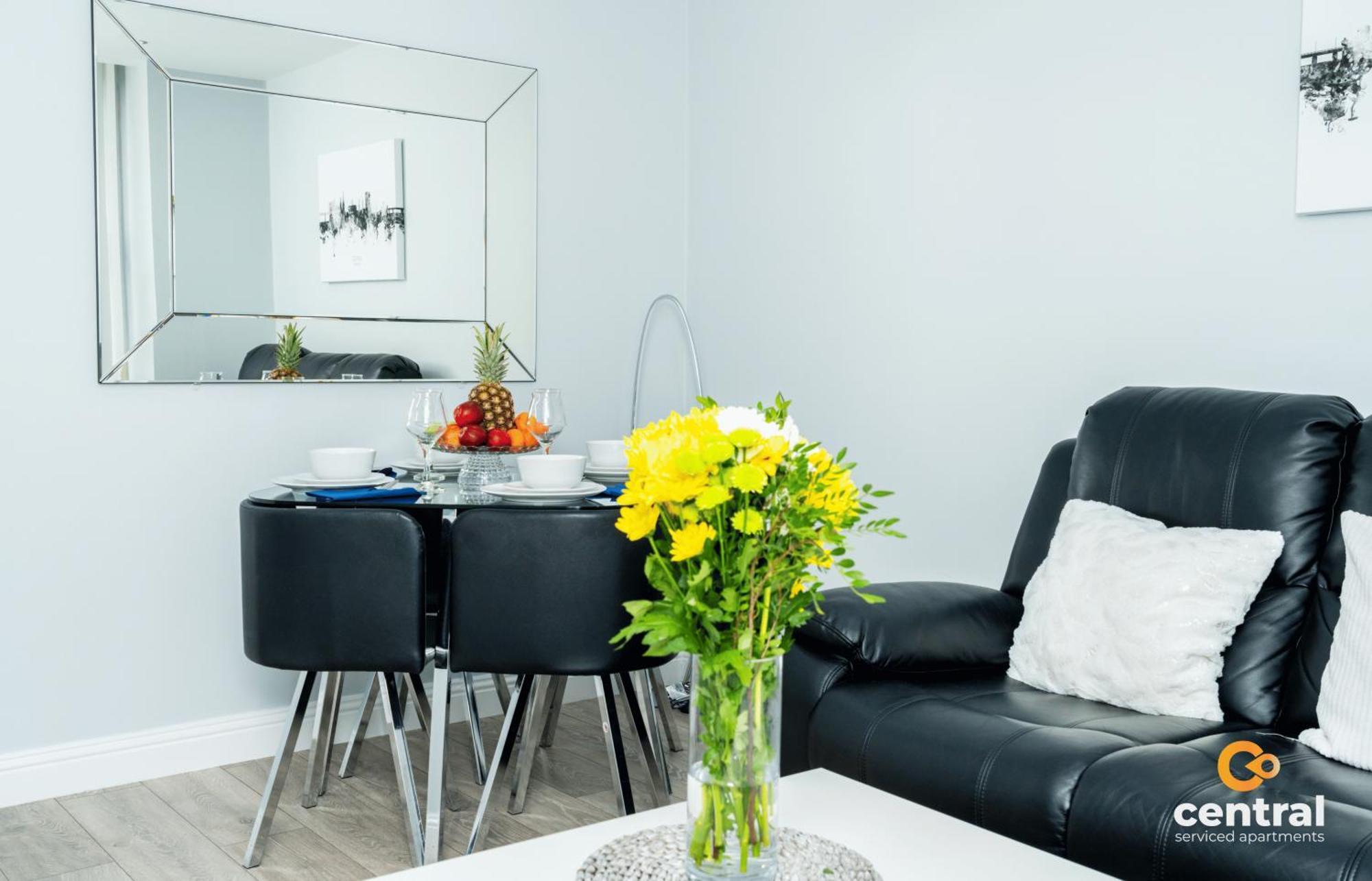 Central Serviced Apartments - 2 Bedroom - Ground Floor - Monthly & Weekly Bookings Welcome - Free Street Parking - 2 Double Beds - Wifi - Smart Tvs In Rooms - Fully Equipped - Heating 24-7 - Contractor & Short Stay Favourite ダンディー エクステリア 写真