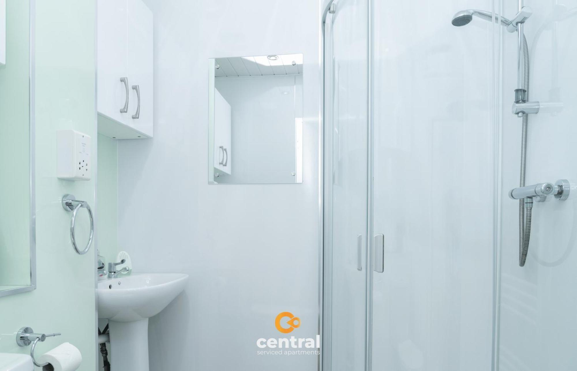 Central Serviced Apartments - 2 Bedroom - Ground Floor - Monthly & Weekly Bookings Welcome - Free Street Parking - 2 Double Beds - Wifi - Smart Tvs In Rooms - Fully Equipped - Heating 24-7 - Contractor & Short Stay Favourite ダンディー エクステリア 写真