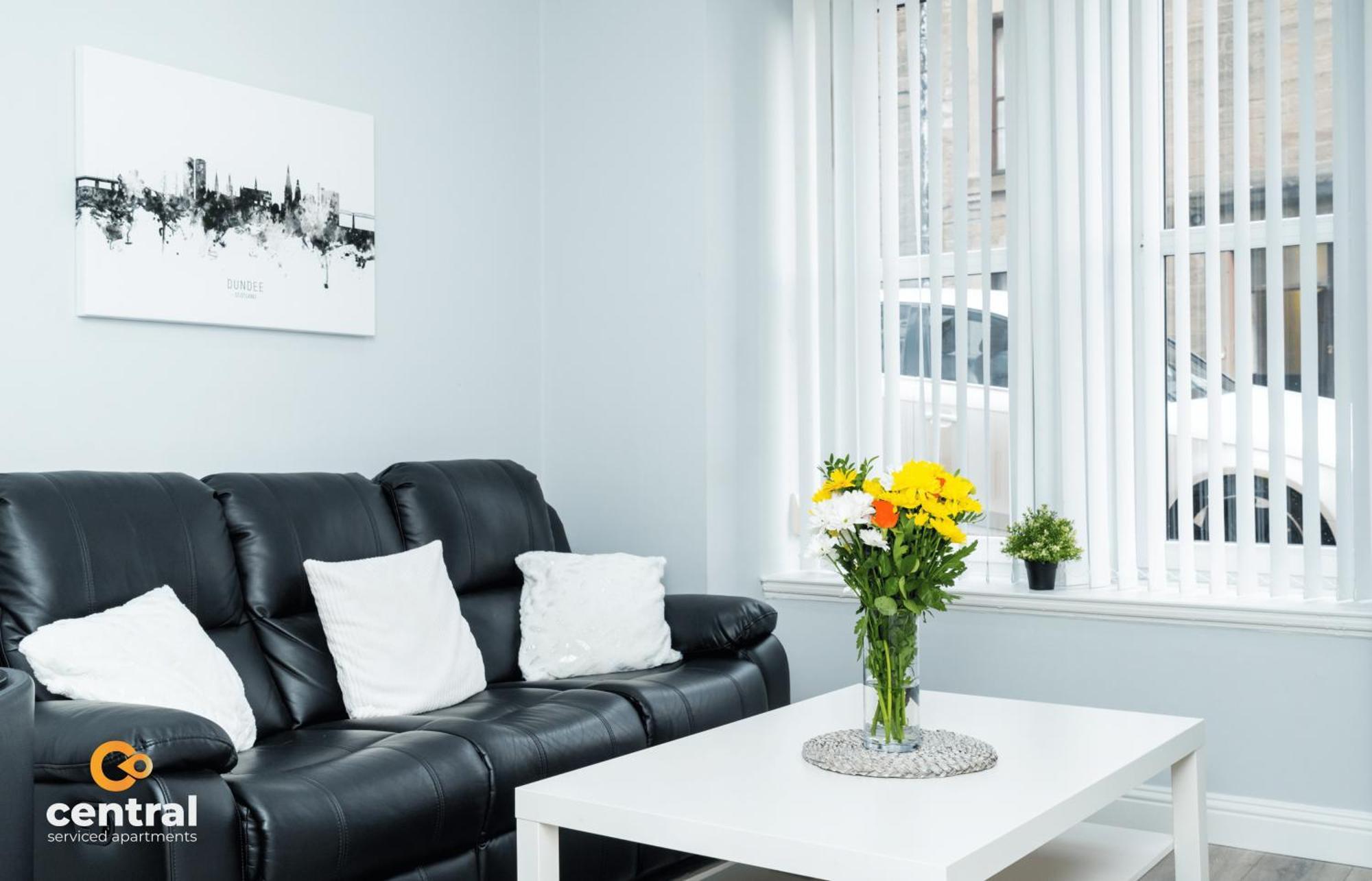 Central Serviced Apartments - 2 Bedroom - Ground Floor - Monthly & Weekly Bookings Welcome - Free Street Parking - 2 Double Beds - Wifi - Smart Tvs In Rooms - Fully Equipped - Heating 24-7 - Contractor & Short Stay Favourite ダンディー エクステリア 写真