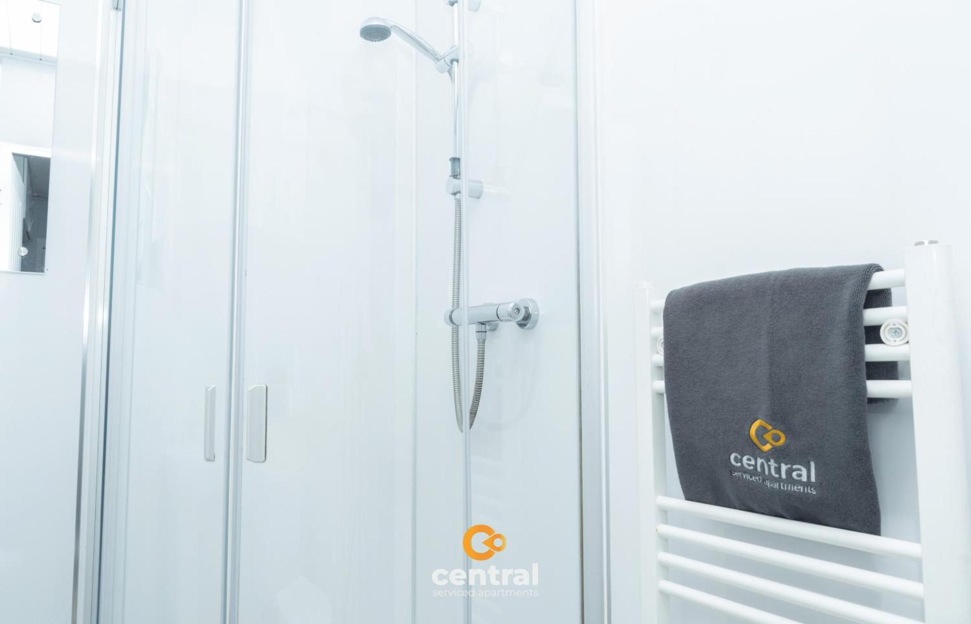 Central Serviced Apartments - 2 Bedroom - Ground Floor - Monthly & Weekly Bookings Welcome - Free Street Parking - 2 Double Beds - Wifi - Smart Tvs In Rooms - Fully Equipped - Heating 24-7 - Contractor & Short Stay Favourite ダンディー エクステリア 写真