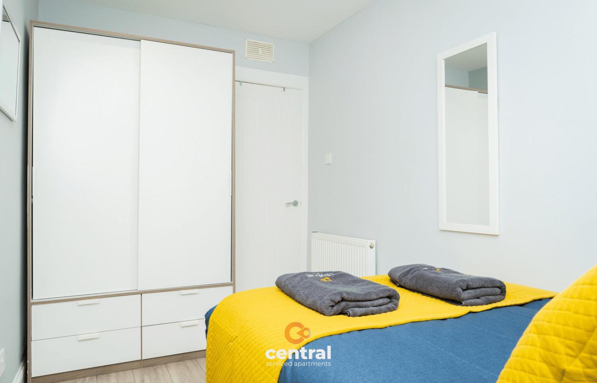 Central Serviced Apartments - 2 Bedroom - Ground Floor - Monthly & Weekly Bookings Welcome - Free Street Parking - 2 Double Beds - Wifi - Smart Tvs In Rooms - Fully Equipped - Heating 24-7 - Contractor & Short Stay Favourite ダンディー エクステリア 写真