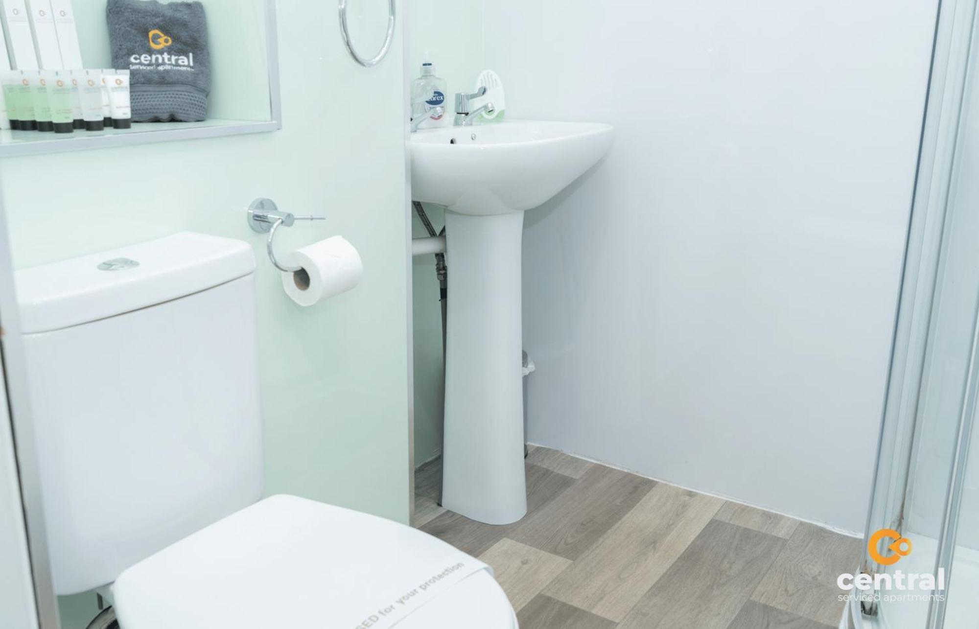 Central Serviced Apartments - 2 Bedroom - Ground Floor - Monthly & Weekly Bookings Welcome - Free Street Parking - 2 Double Beds - Wifi - Smart Tvs In Rooms - Fully Equipped - Heating 24-7 - Contractor & Short Stay Favourite ダンディー エクステリア 写真