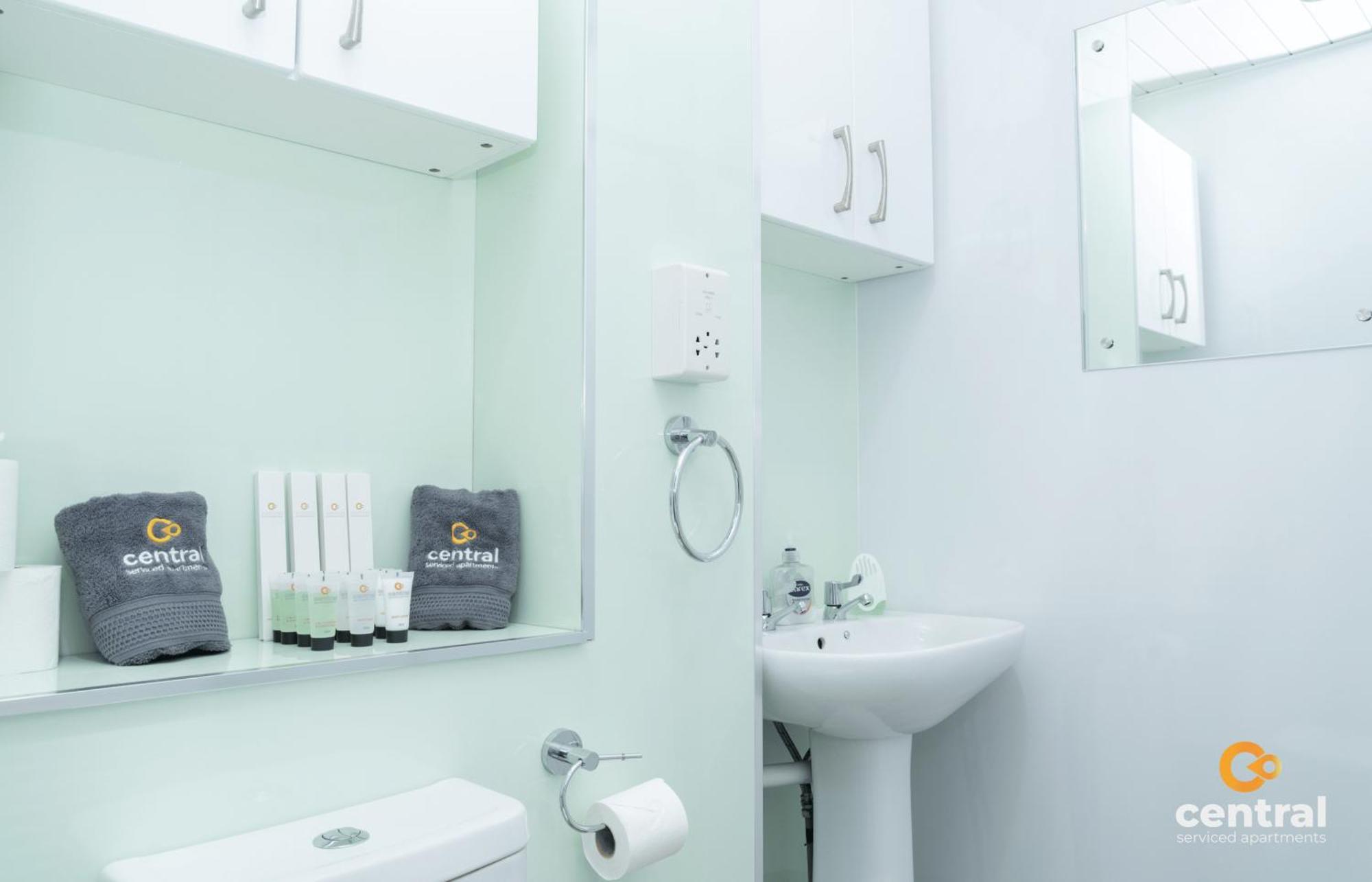 Central Serviced Apartments - 2 Bedroom - Ground Floor - Monthly & Weekly Bookings Welcome - Free Street Parking - 2 Double Beds - Wifi - Smart Tvs In Rooms - Fully Equipped - Heating 24-7 - Contractor & Short Stay Favourite ダンディー エクステリア 写真